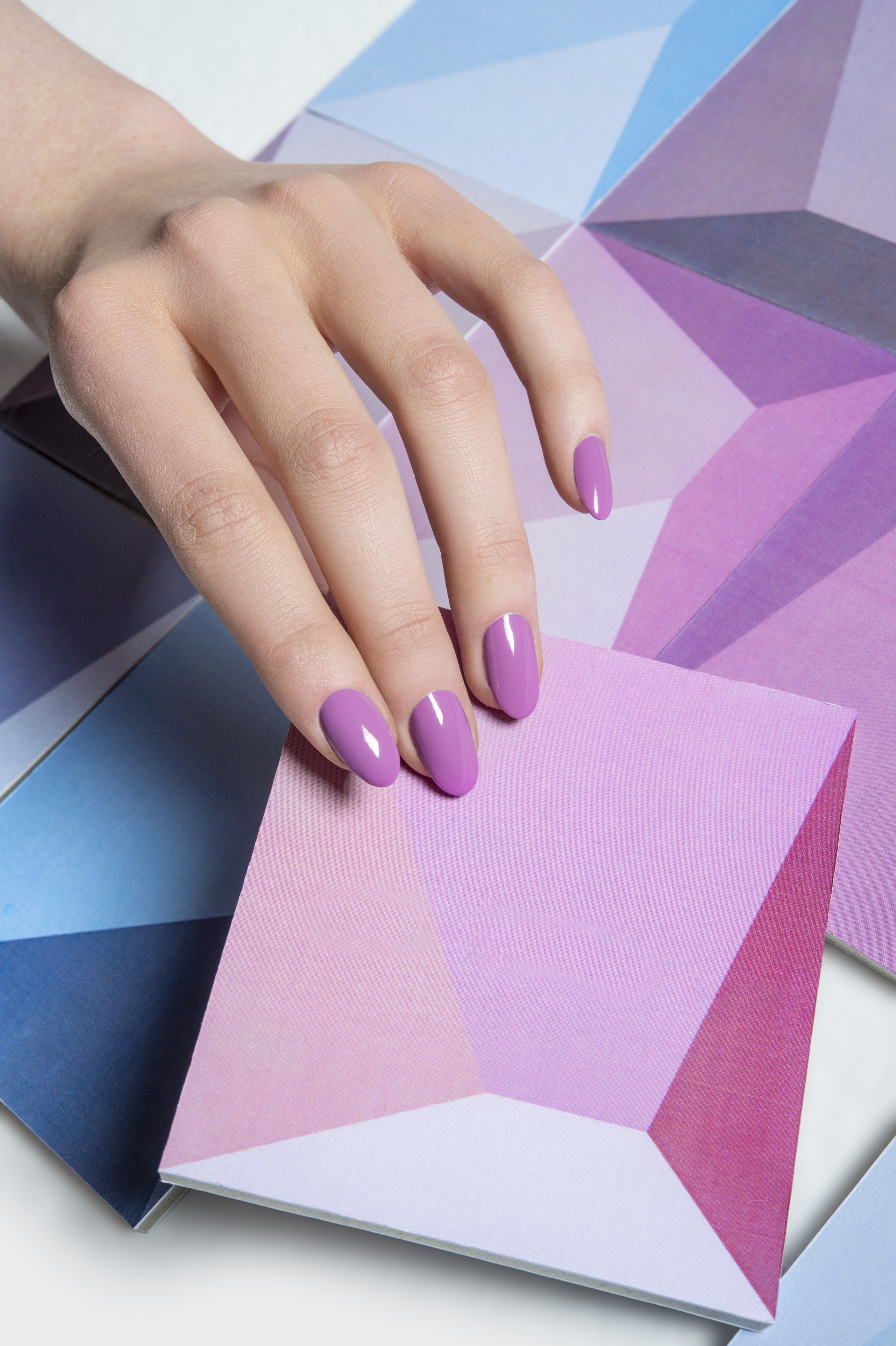 Scopri di più sull'articolo L’amore è … una manicure Ultra Violet!